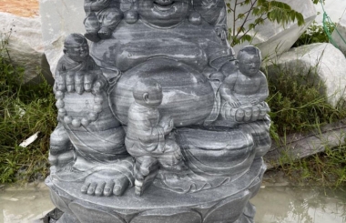 Tượng Phật Di Lặc bằng đá tự nhiên dáng ngồi đẹp mắt  