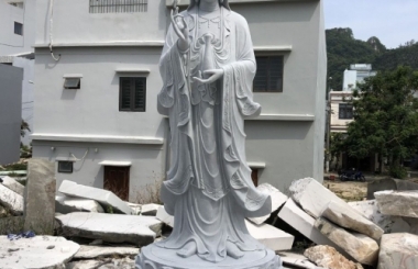 Ý nghĩa về Phật Quan Thế Âm Bồ Tát đứng trên đài sen