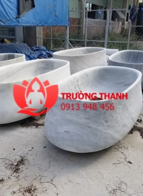 bồn tắm bằng đá