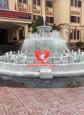 Đài nước bằng đá tự nhiên