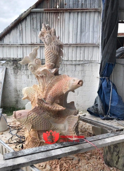 Tượng cá chép phun nước bằng đá tự nhiên