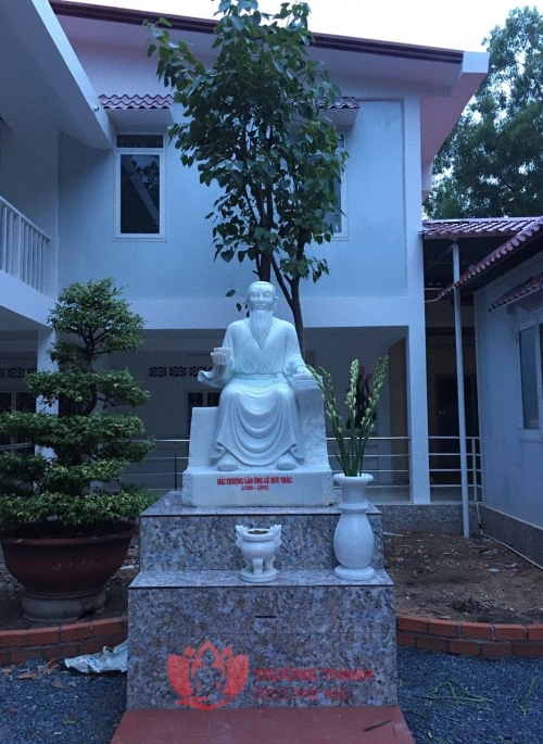Tượng Hải Thượng Lãn Ông Lê Hữu Trác 