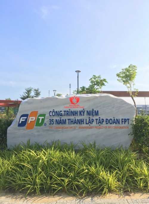 Biển hiệu công ty bằng đá 
